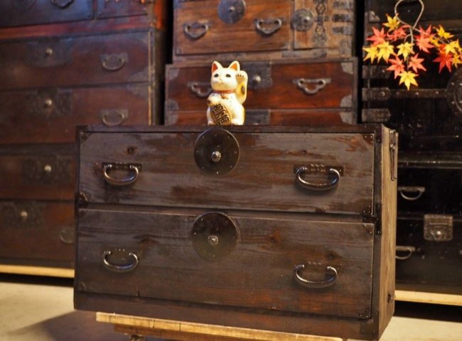 Old 100-year-old antique chest of drawers, low board, chest of drawers, Meiji era