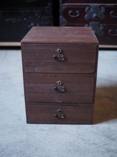 Retro three drawers made of paulownia wood, early Showa period