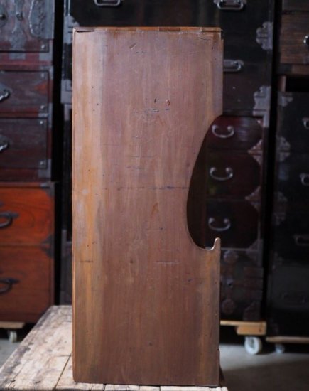 Retro decorative shelf composed of natural wood, early Showa period.