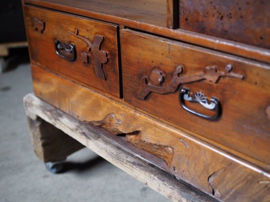 Retro decorative shelf composed of natural wood, early Showa period.