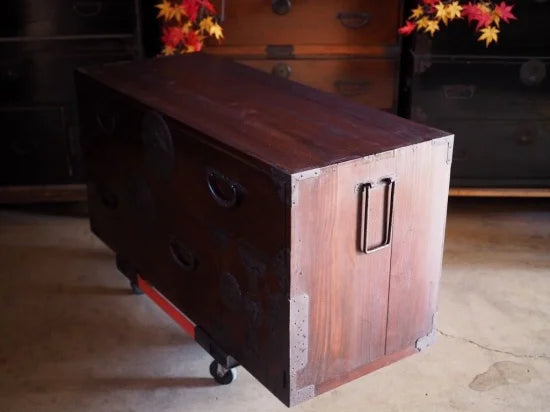 101 year old antique lowboard, front keyaki Soma chest of drawers, Meiji to Taisho era.
