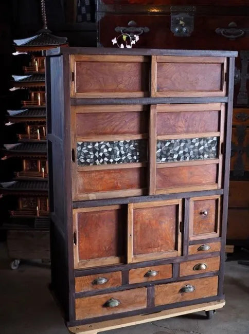 ntique Mizuya chest of drawers made of Japanese zelkova from the Taisho to early Showa period
