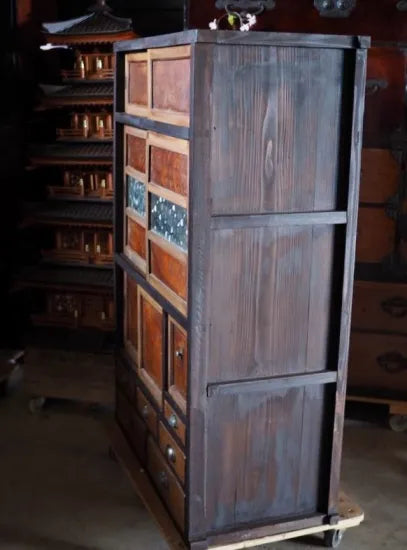 ntique Mizuya chest of drawers made of Japanese zelkova from the Taisho to early Showa period