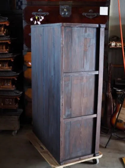 ntique Mizuya chest of drawers made of Japanese zelkova from the Taisho to early Showa period