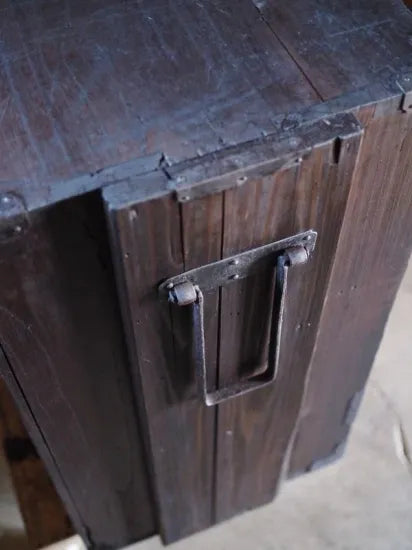 A Japanese cabinet with an old, worn-out feel.(Edo period to the Meiji era)