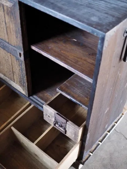 A Japanese cabinet with an old, worn-out feel.(Edo period to the Meiji era)