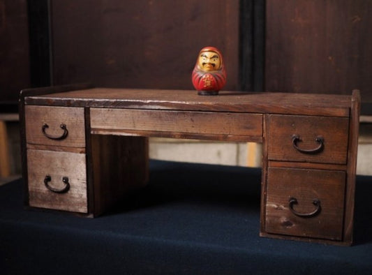 writing desk with ink written design (1903)