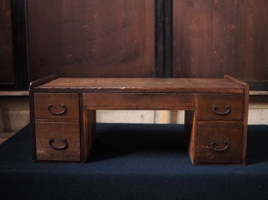 writing desk with ink written design (1903)