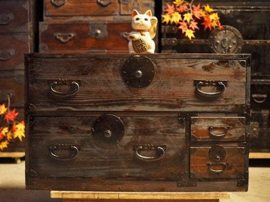 100 years old antique chest of drawers (1860s–1910s)