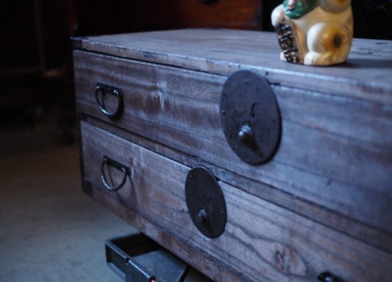 Edo period sword chest low board, made of paulownia wood, without keys.