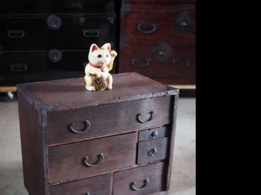 small chest of drawers made from chestnut wood from the Edo period