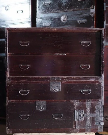 Two-tiered Edo period all-paulownia wood chest antique chest. The dark color, close to the purple color unique to the Edo period, gives it a Japanese antique atmosphere