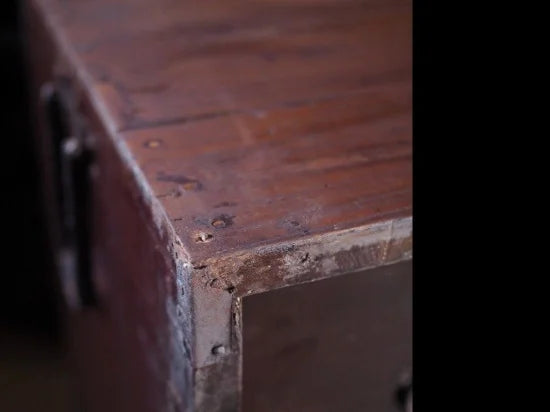 Two-tiered Edo period all-paulownia wood chest antique chest. The dark color, close to the purple color unique to the Edo period, gives it a Japanese antique atmosphere