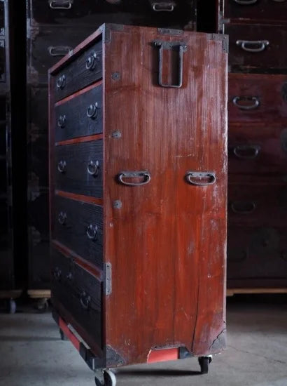 100-year-old Shinshu clothing chest, antique chest from the Meiji period