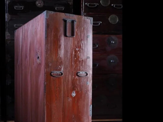 100-year-old Shinshu clothing chest, antique chest from the Meiji period