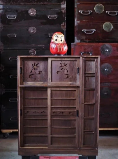 antique tea chest with maple leaf grain from the early Showa period.