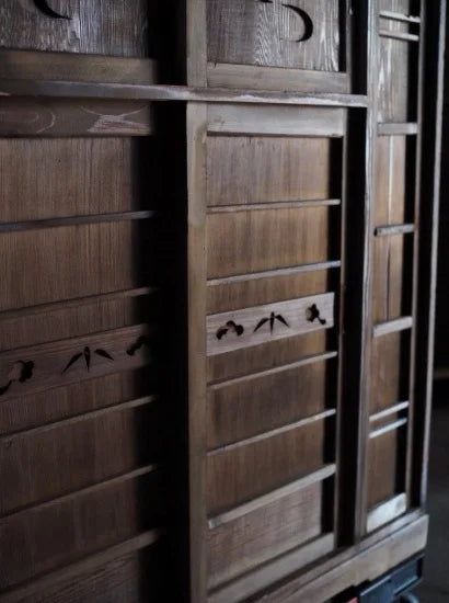 A-100year-old Hida Takayama chest of drawers from the Meiji period