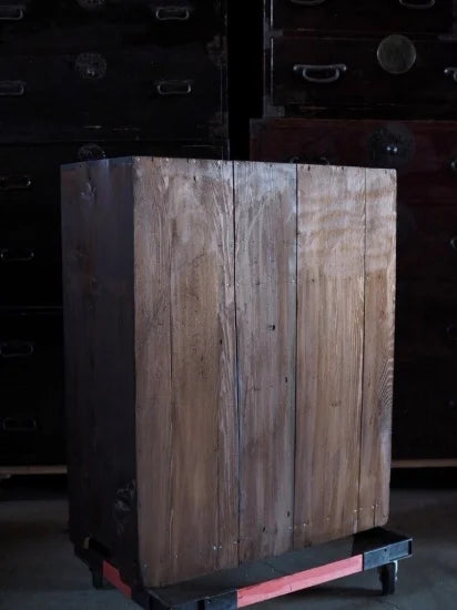 antique tea chest with maple leaf grain from the early Showa period.