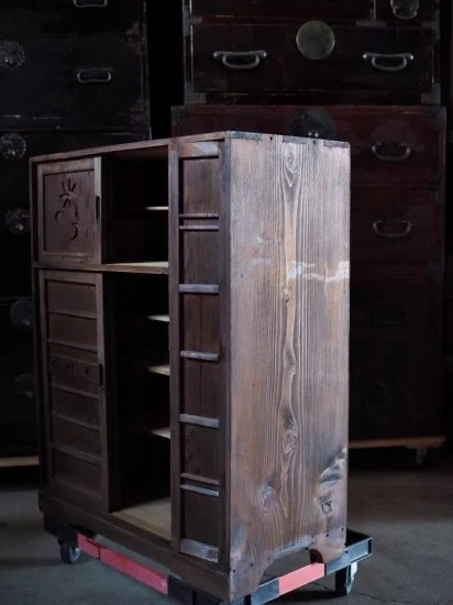 antique tea chest with maple leaf grain from the early Showa period.