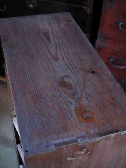 antique tea chest with maple leaf grain from the early Showa period.