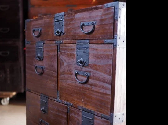 Small chest of drawers made entirely of paulownia wood from the Edo period