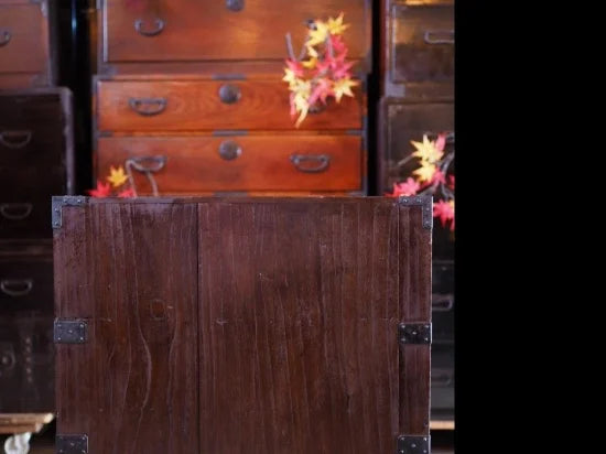 Small chest of drawers made entirely of paulownia wood from the Edo period