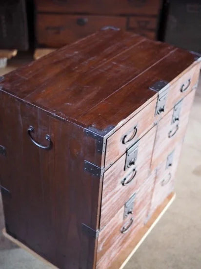 Small chest of drawers made entirely of paulownia wood from the Edo period