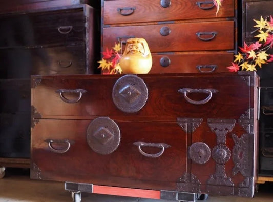 101 year old antique lowboard, front keyaki Soma chest of drawers, Meiji to Taisho era.