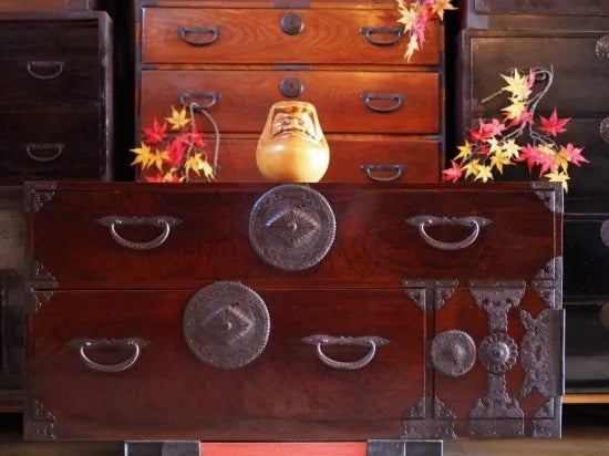 101 year old antique lowboard, front keyaki Soma chest of drawers, Meiji to Taisho era.