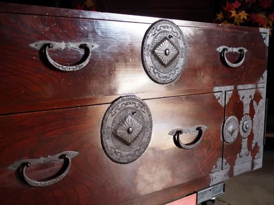 101 year old antique lowboard, front keyaki Soma chest of drawers, Meiji to Taisho era.