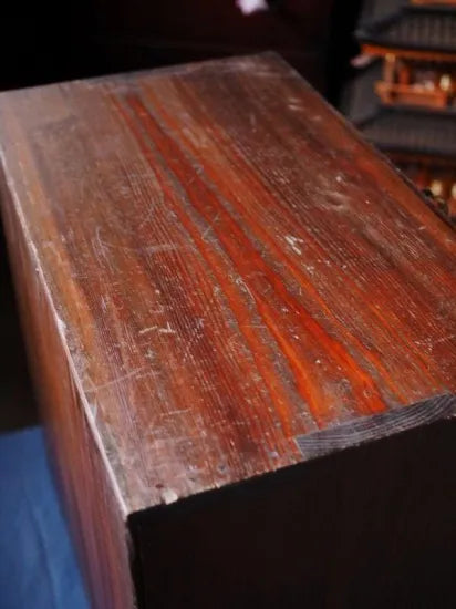 Antique document case with lid and key from the end of the Edo period to the Meiji period