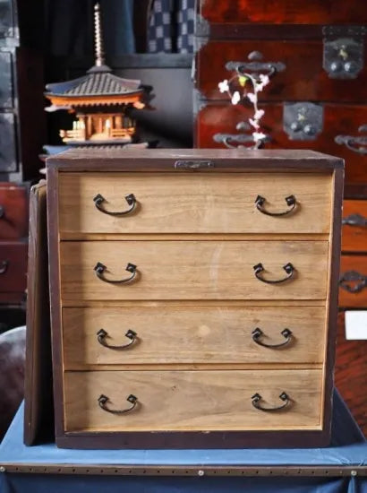 Antique document case with lid and key from the end of the Edo period to the Meiji period
