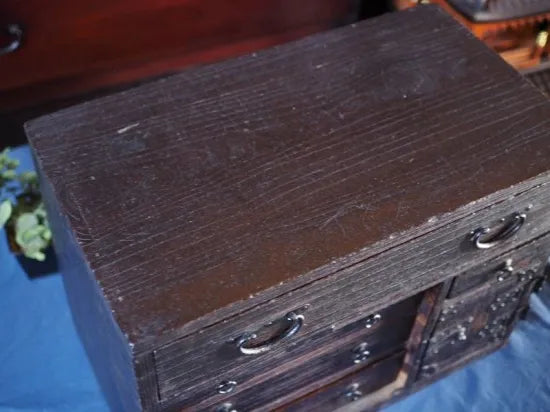 An antique small chest of drawers made of amber-colored paulownia wood from the Edo period
