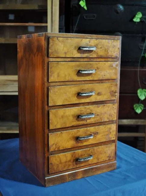 Showa retro drawer from the mid-Showa period.