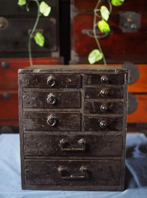 Edo period amber colored small chest of drawers, end of Edo period